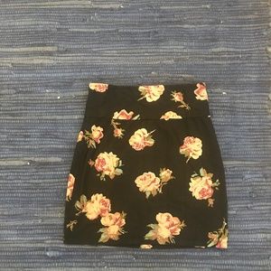 Black pencil skirt with flower design from Artizia